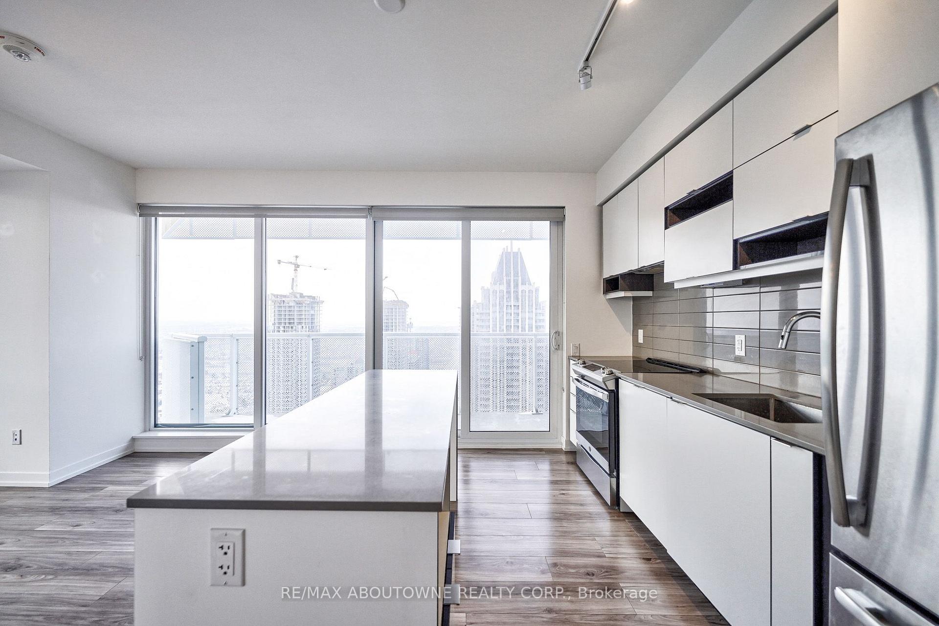 3603 - 4065 Confederation Parkway, Mississauga 5