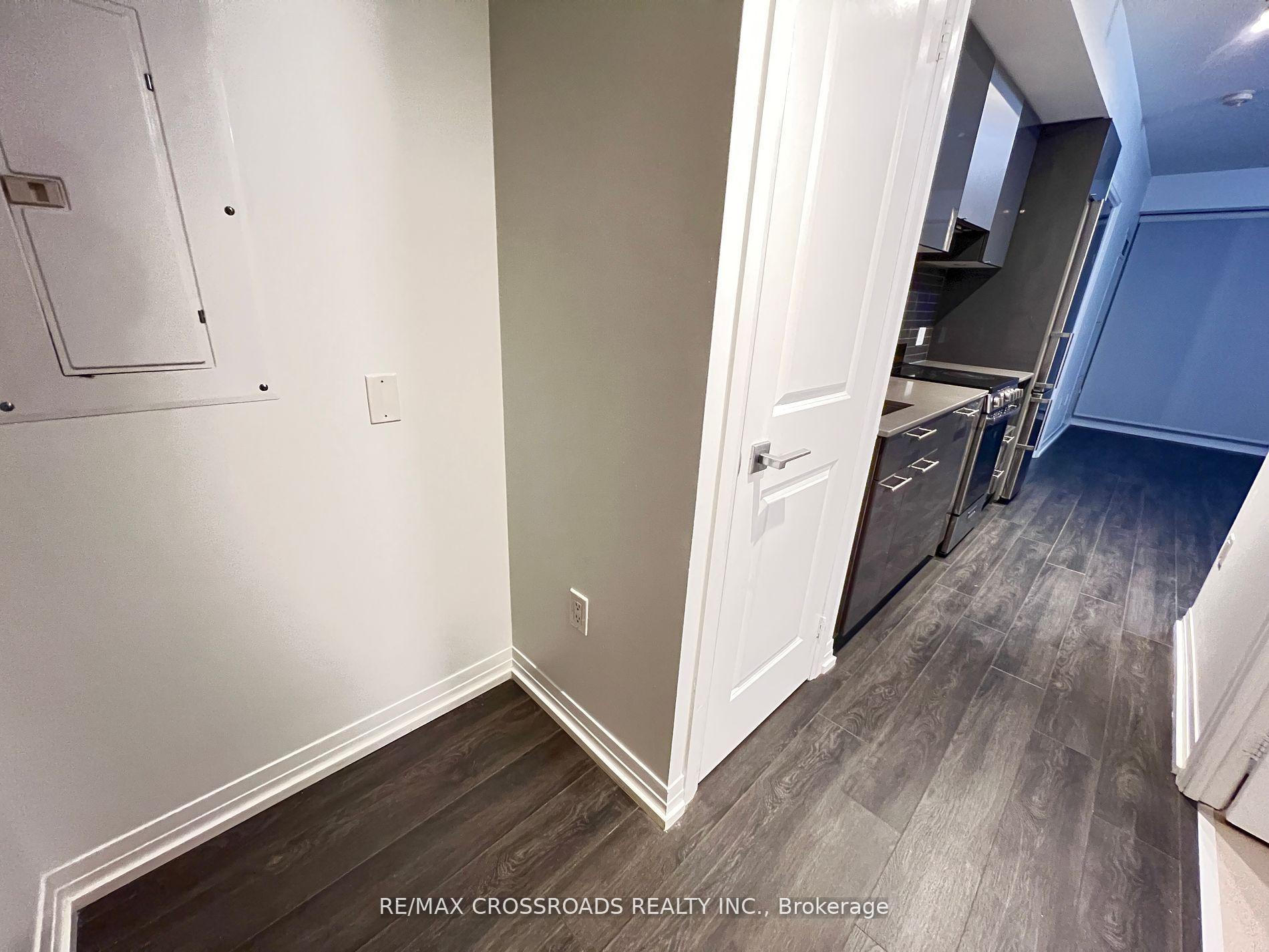 808 - 200 Dundas Street E, Toronto 3