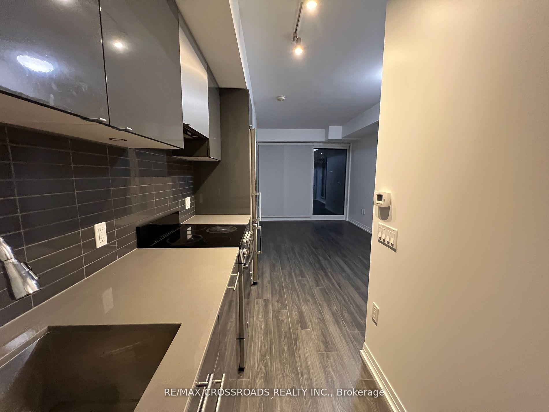 808 - 200 Dundas Street E, Toronto 4