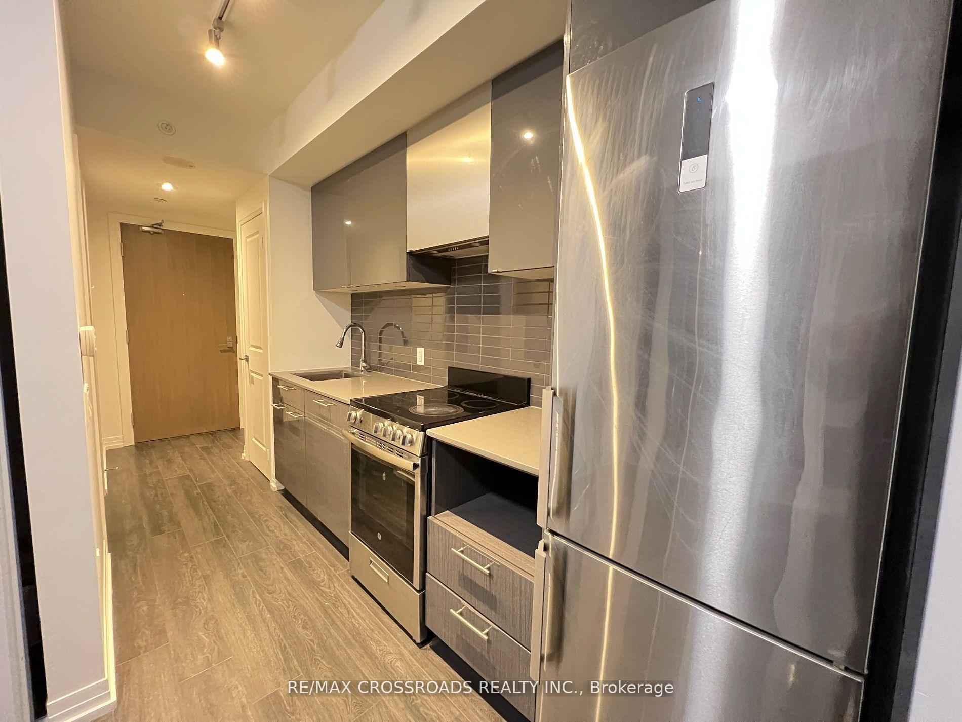 808 - 200 Dundas Street E, Toronto 5