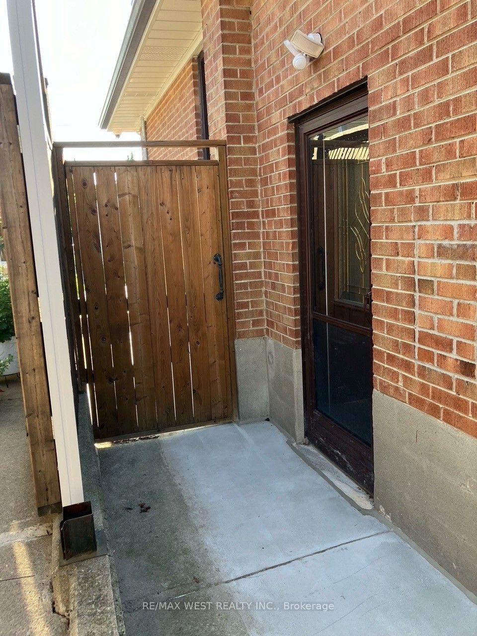 23 Sellmar Road, Toronto 2