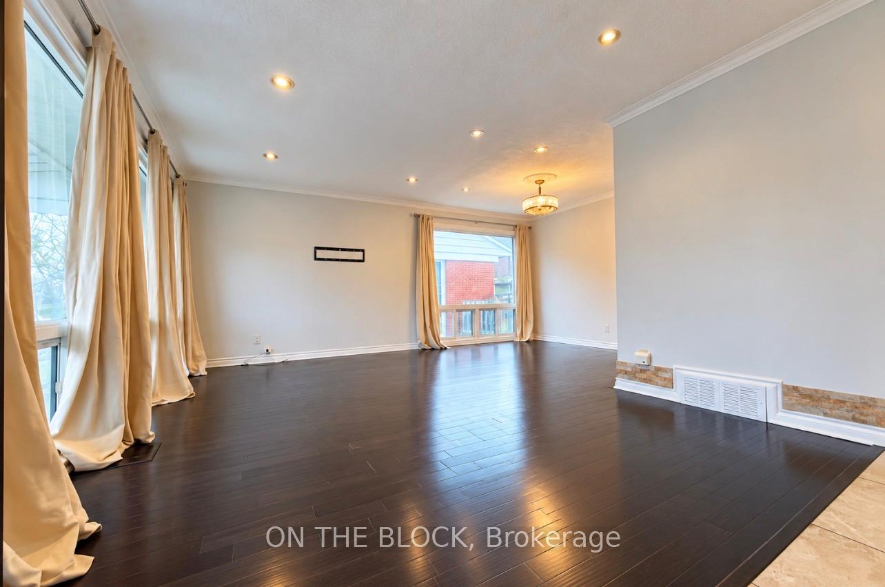6 Laxford Avenue, Toronto 3