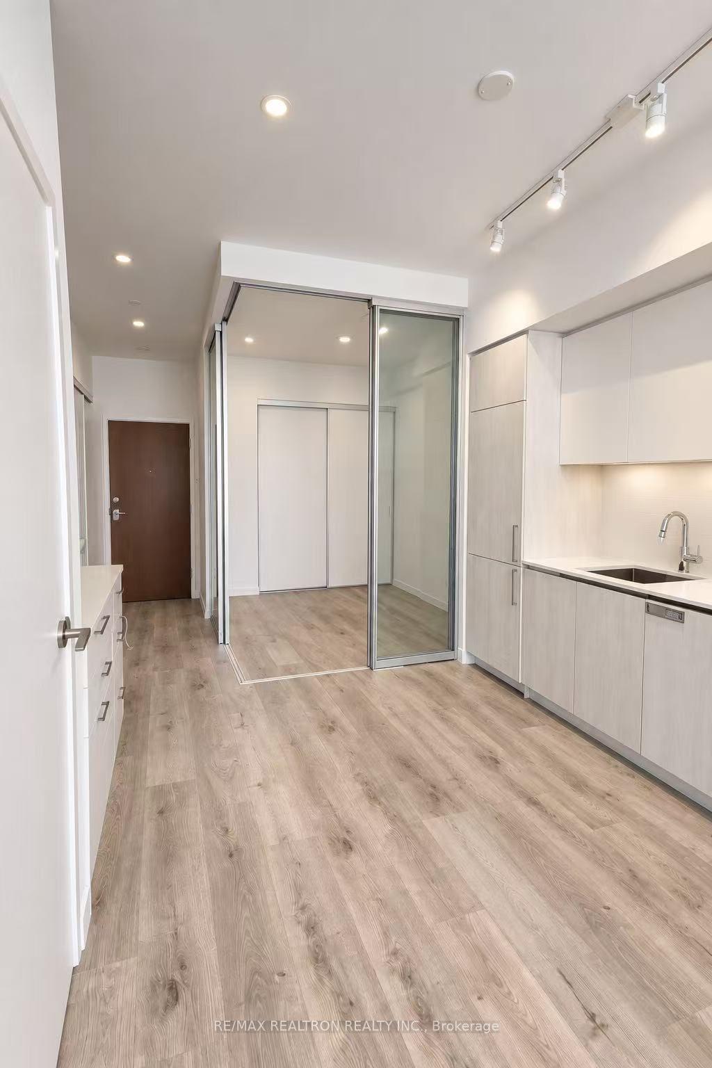202 - 1000 Portage Parkway, Vaughan 5