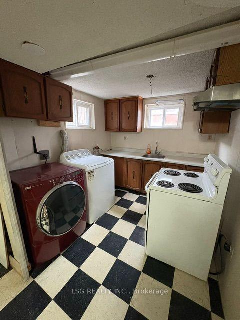 Lower - 268 Pleasant Avenue, Toronto 5