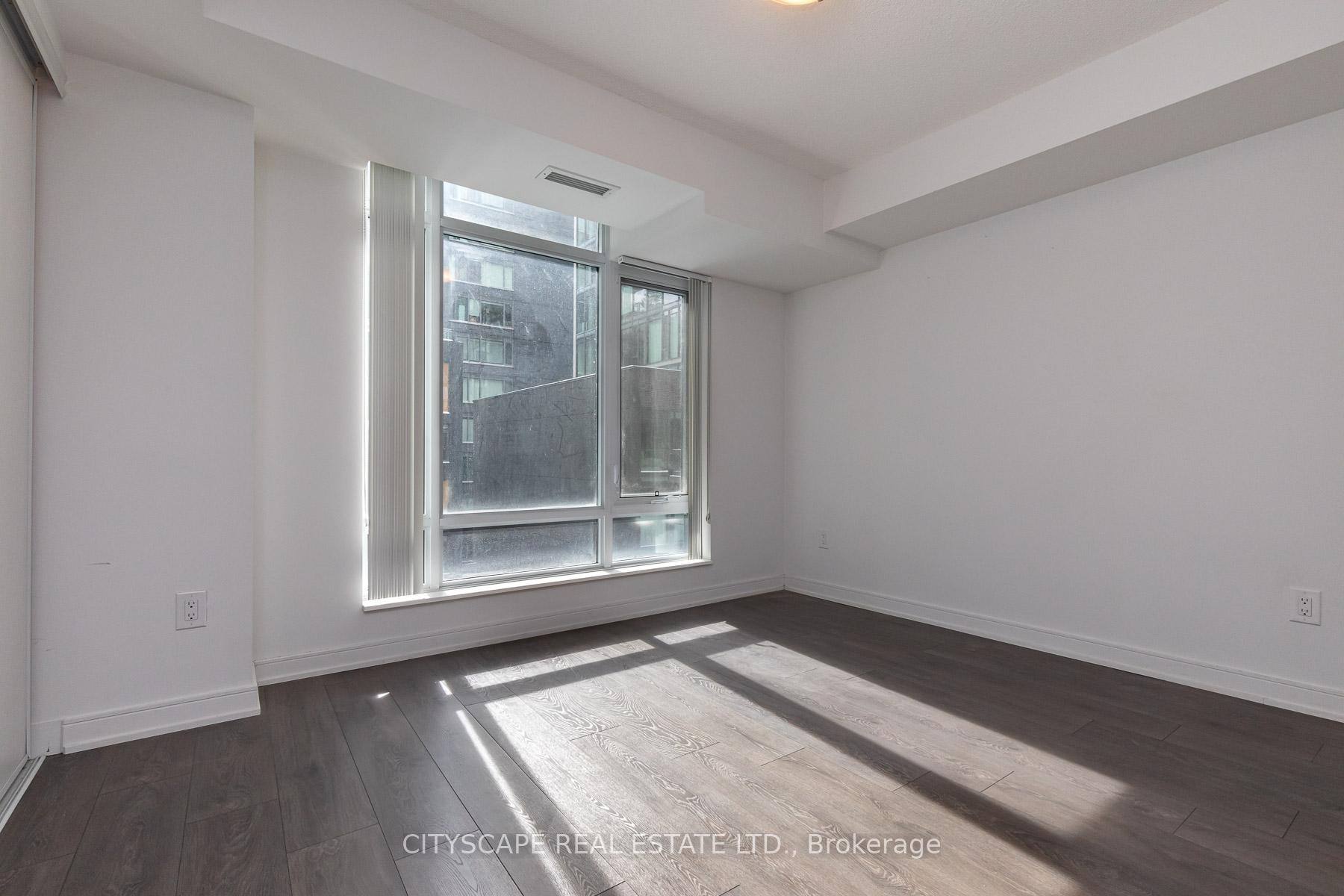 702 - 525 Adelaide Street W, Toronto 5
