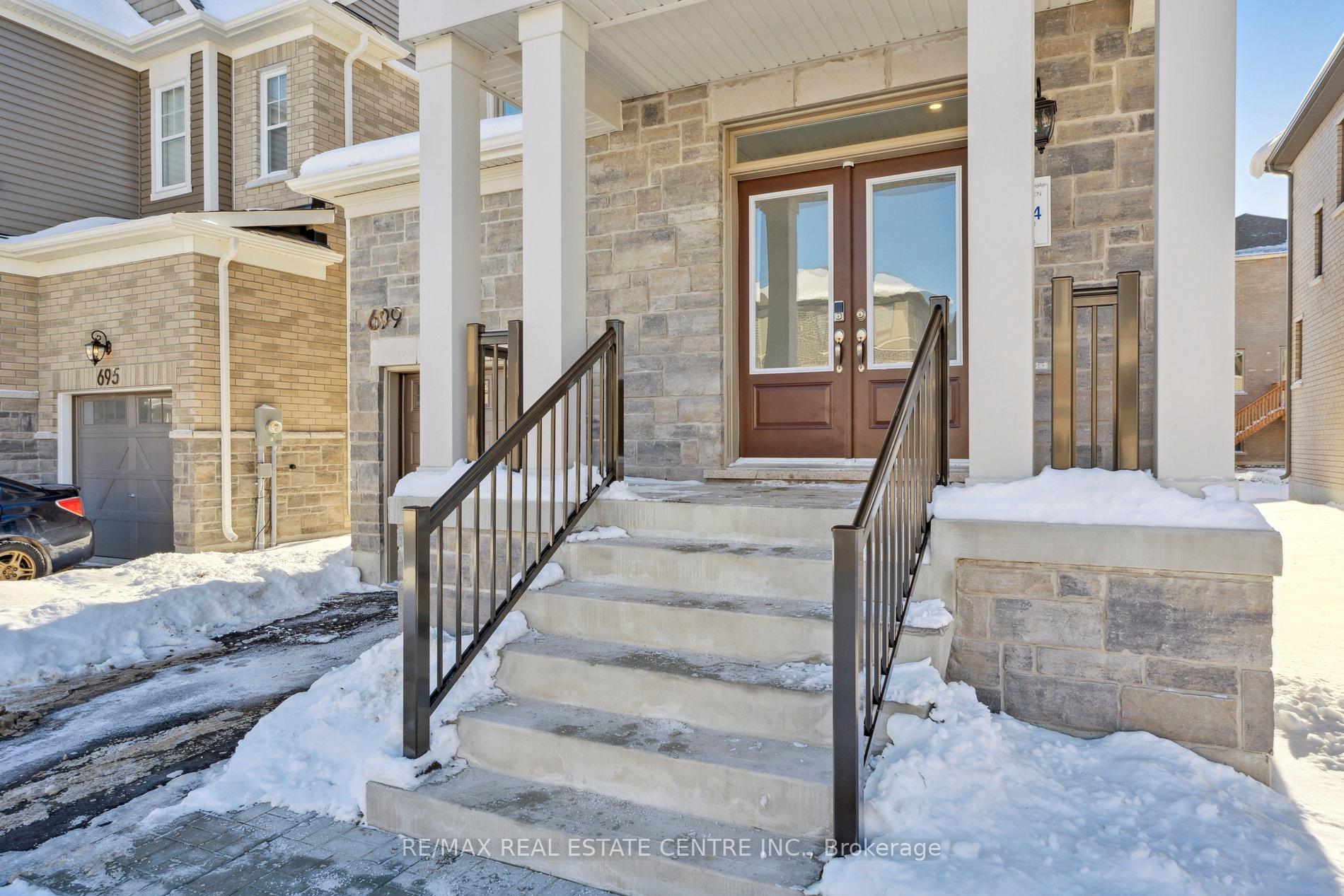 699 Newlove Street, Innisfil 3