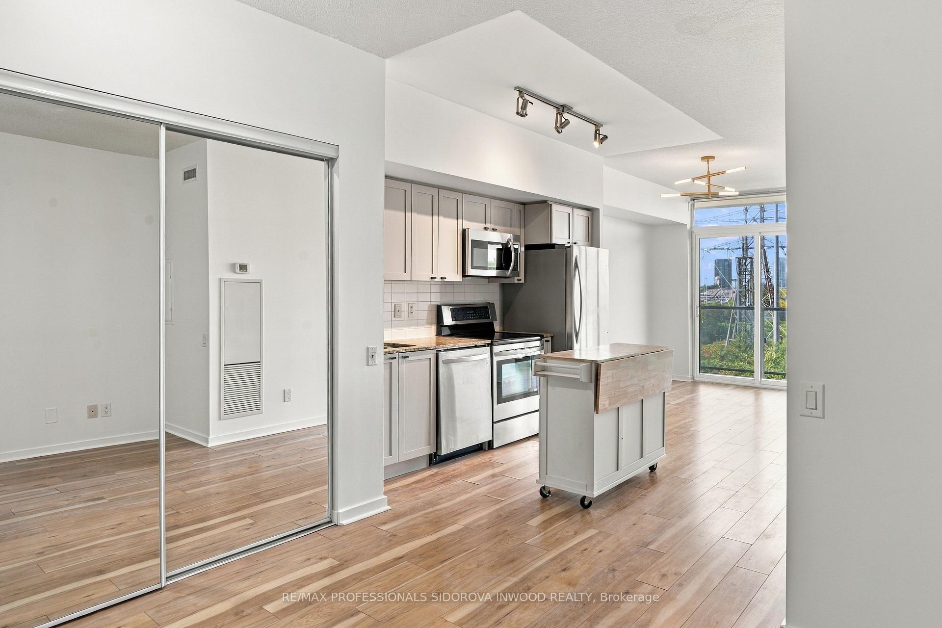 404 - 105 The Queensway Avenue, Toronto 4