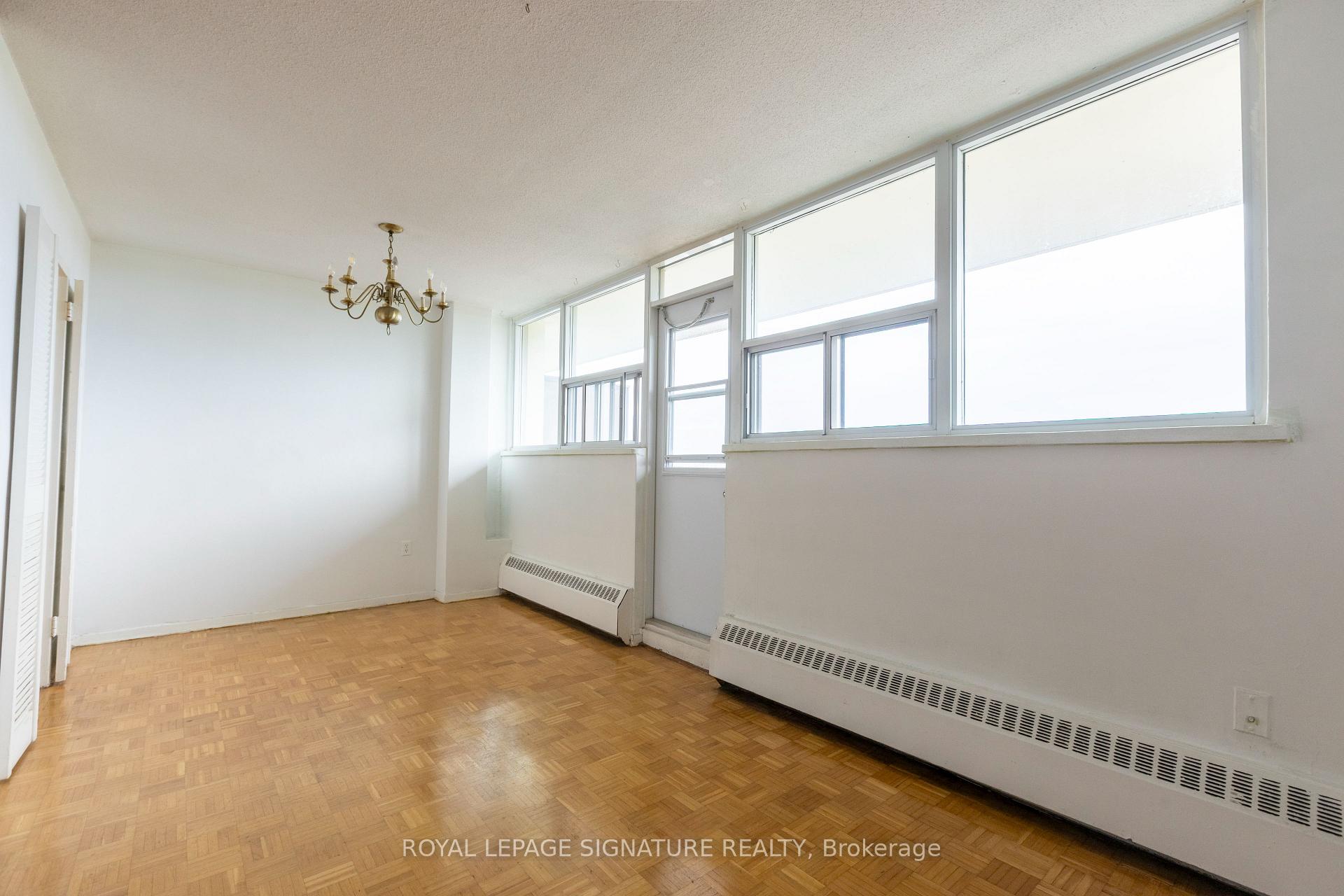 902 - 161 Oakwood Avenue, Toronto 3