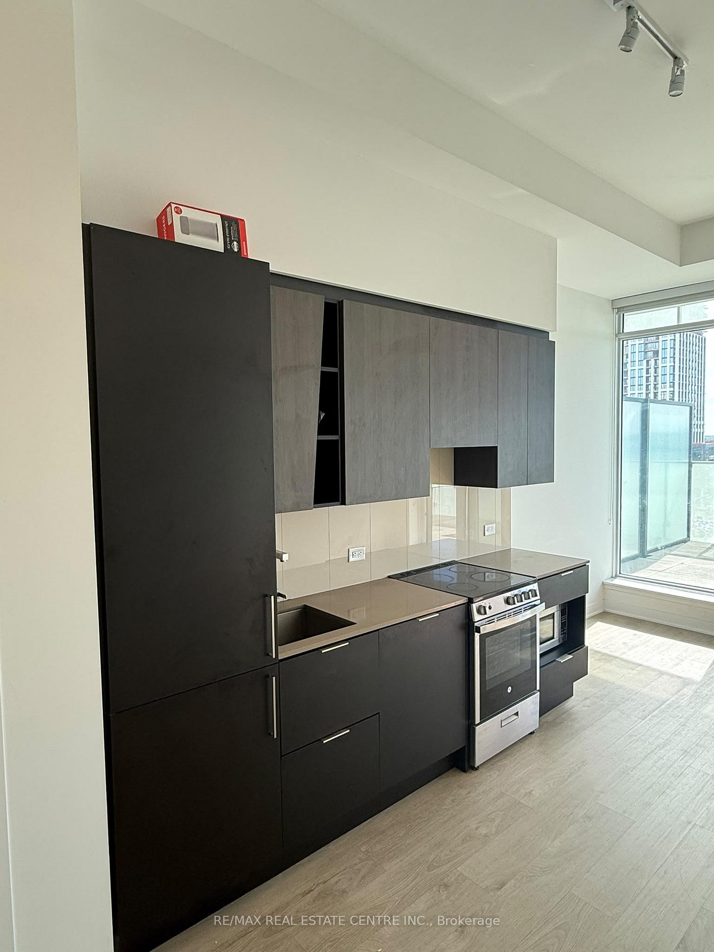 605 - 3900 Confederation Parkway, Mississauga 3