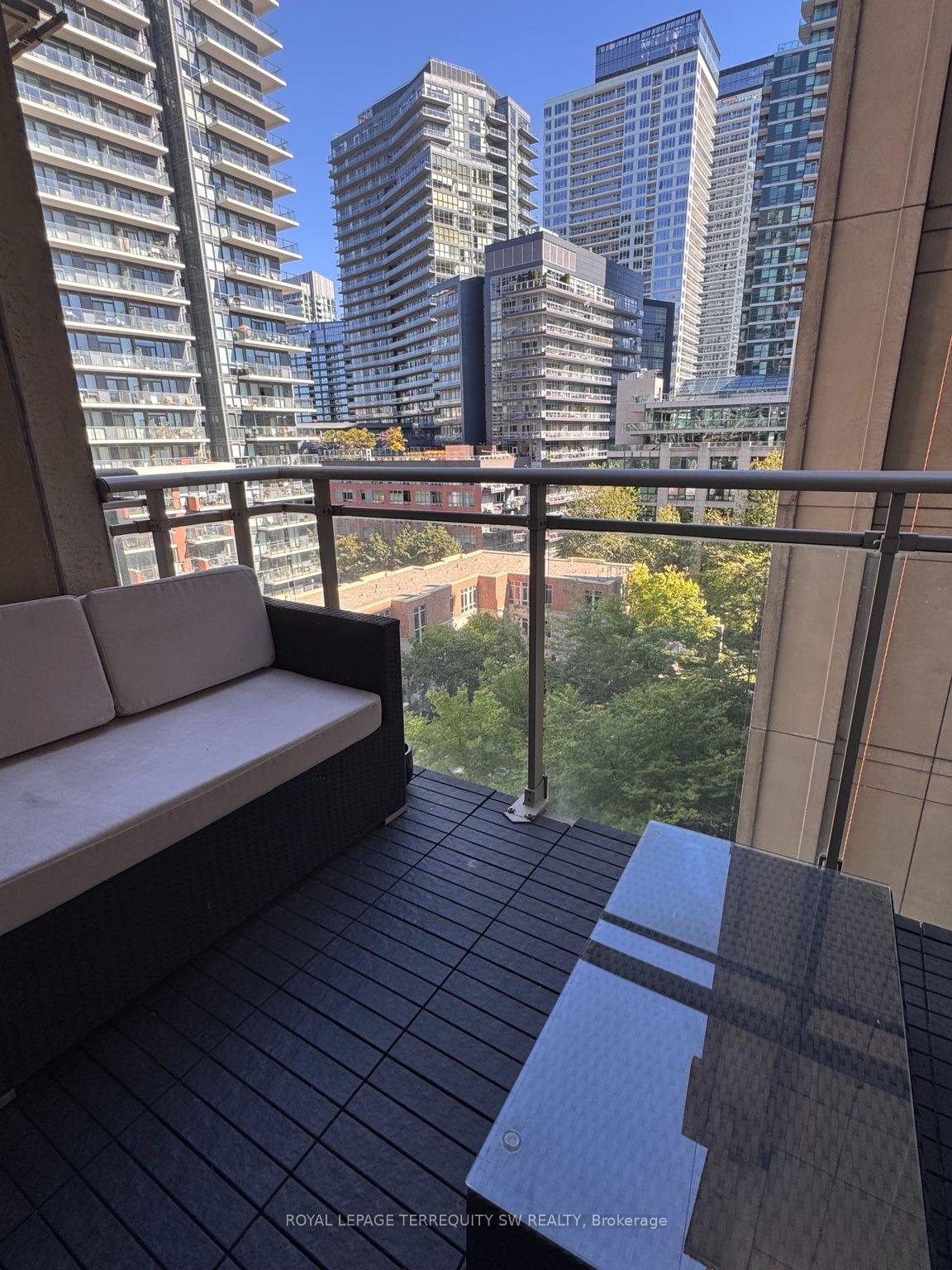 809 - 21 Grand Magazine Street, Toronto 5