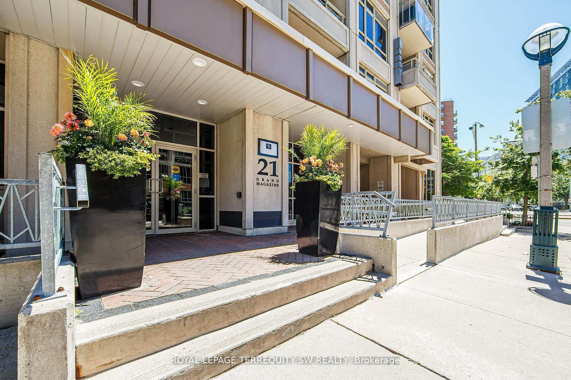 809 - 21 Grand Magazine Street, Toronto 2