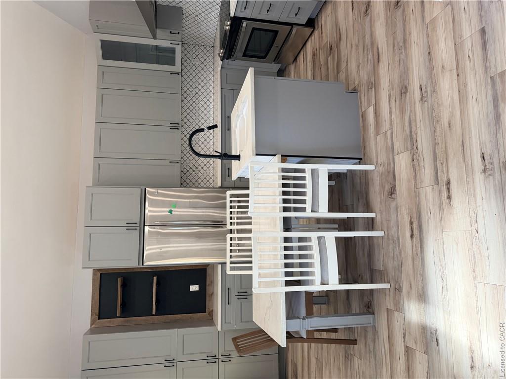 Upper - 411 Paling Avenue, Hamilton 4