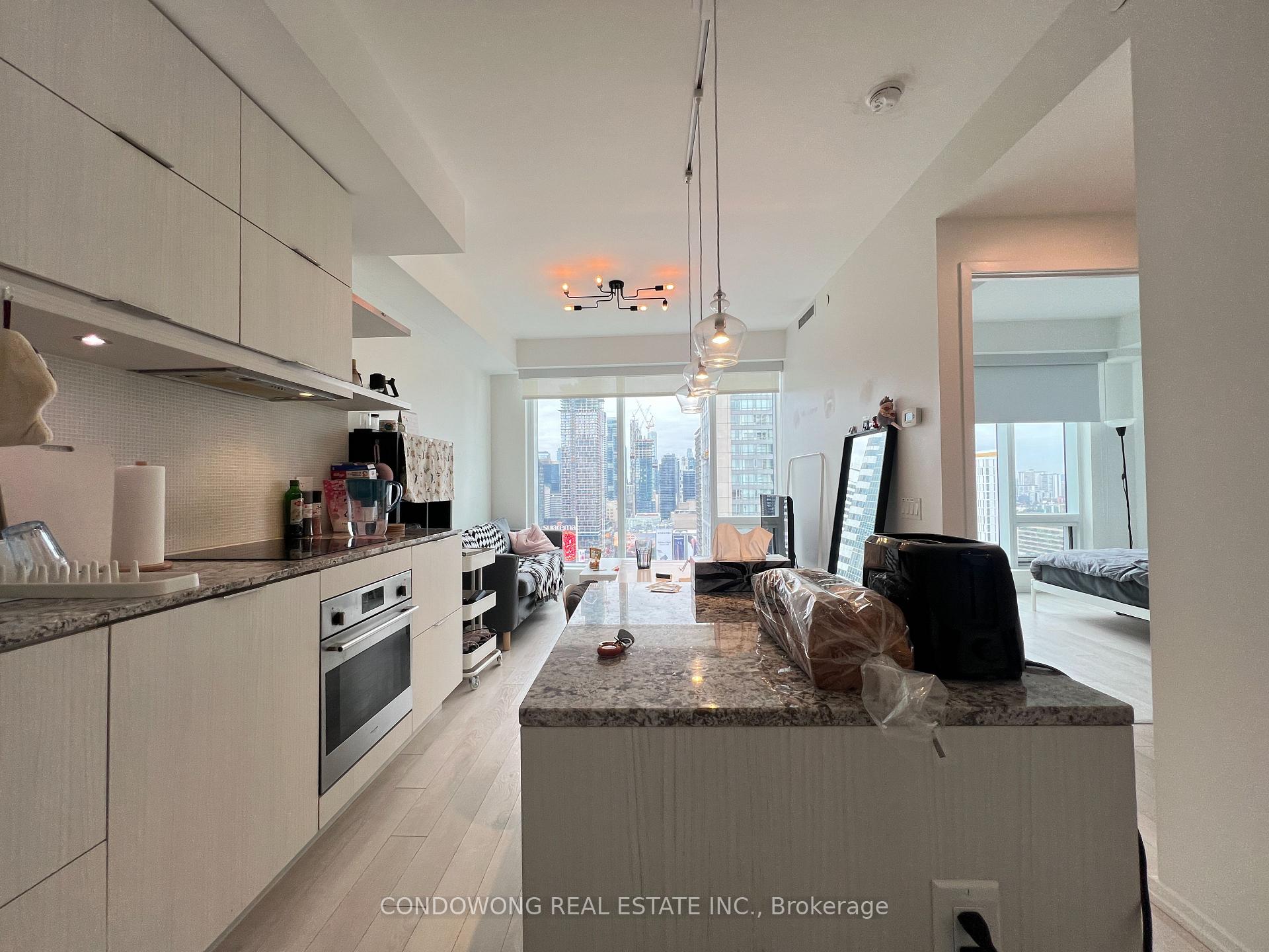 2501 - 197 Yonge Street, Toronto 2