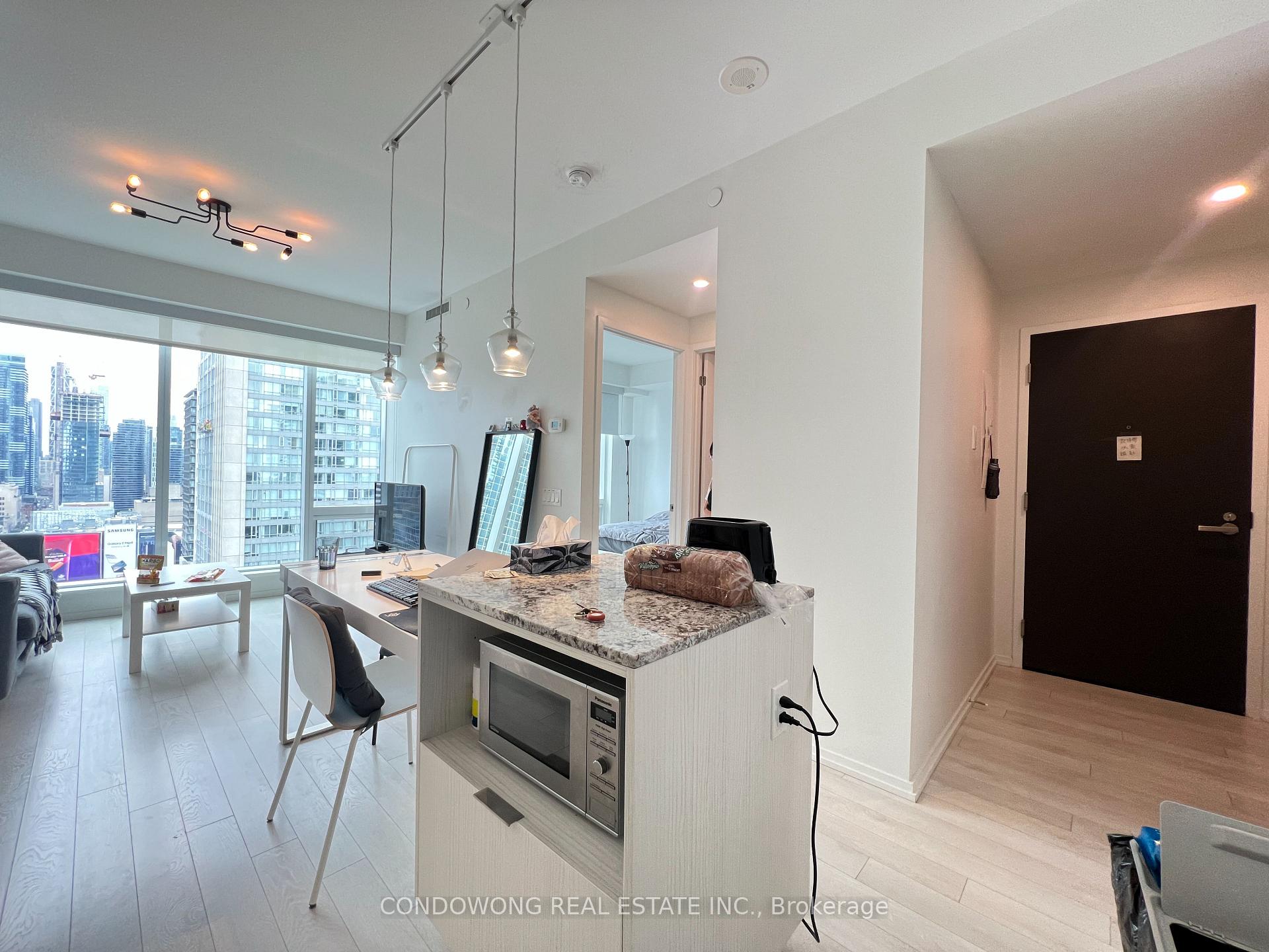 2501 - 197 Yonge Street, Toronto 3