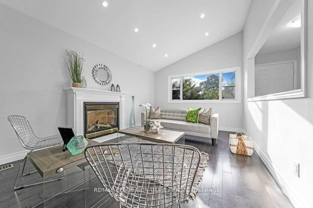 Upper - 11 Mid Pines Road, Toronto 5