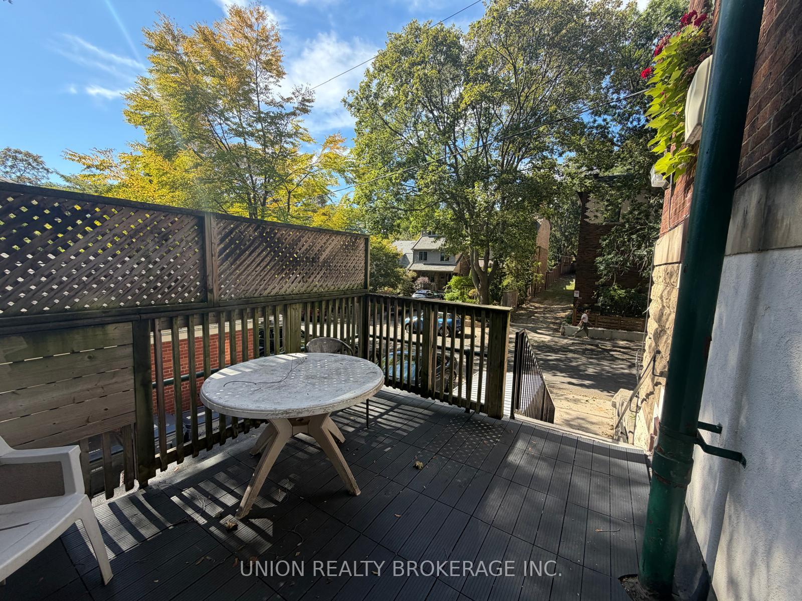 Upper - 73-B Willow Avenue, Toronto 4