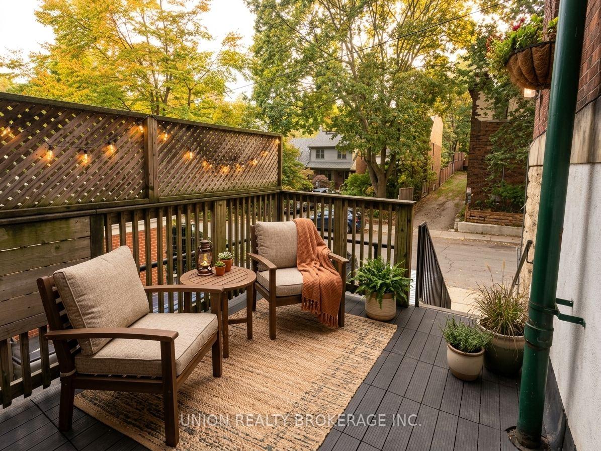 Upper - 73-B Willow Avenue, Toronto 3