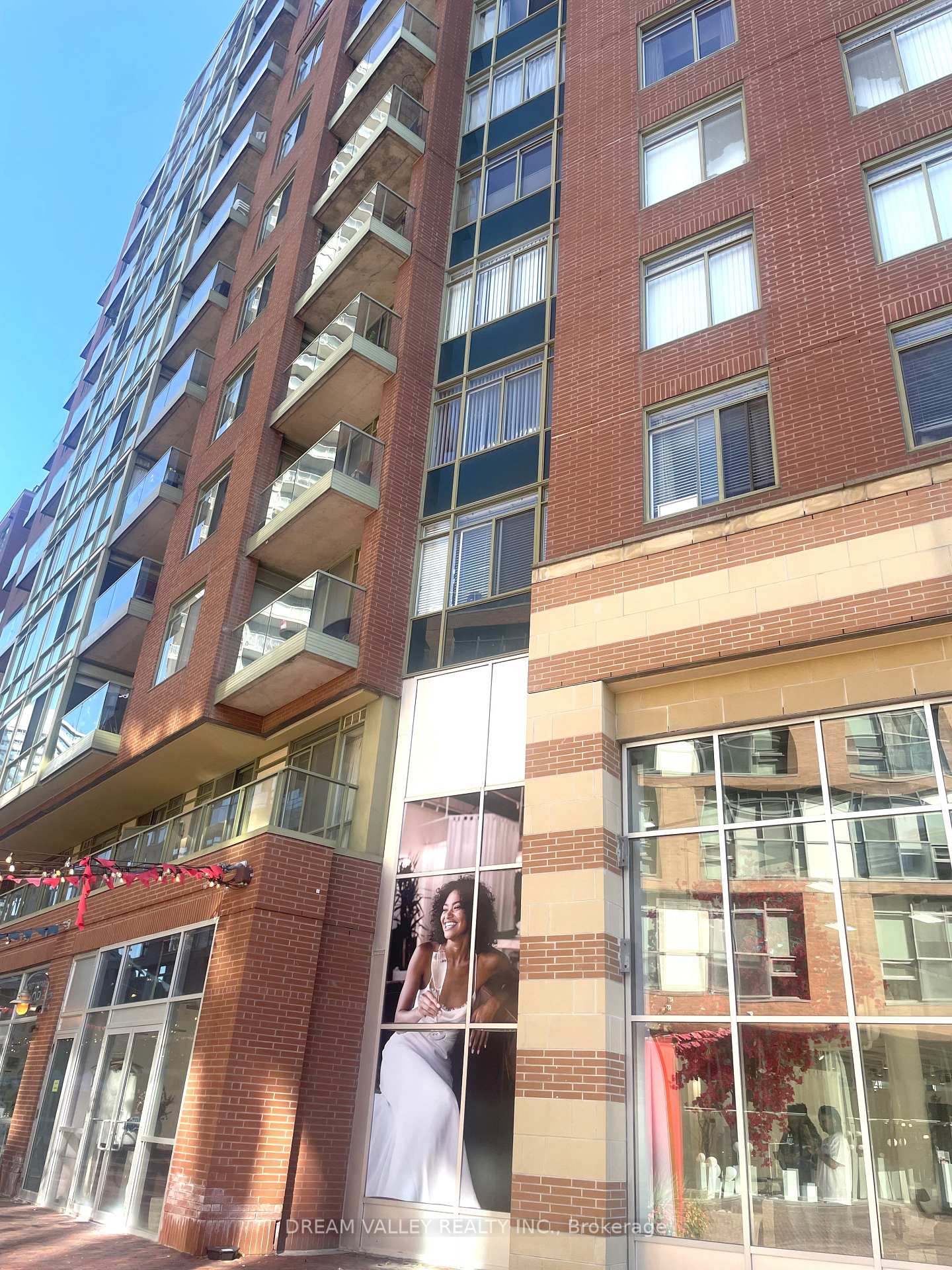818 - 39 Parliament Street, Toronto 4