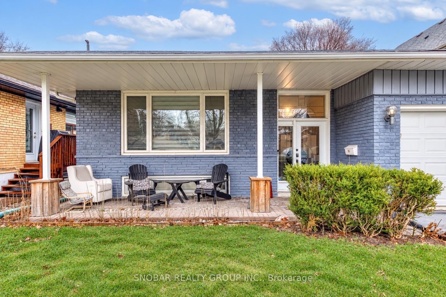52 Decarie Circle, Toronto 2
