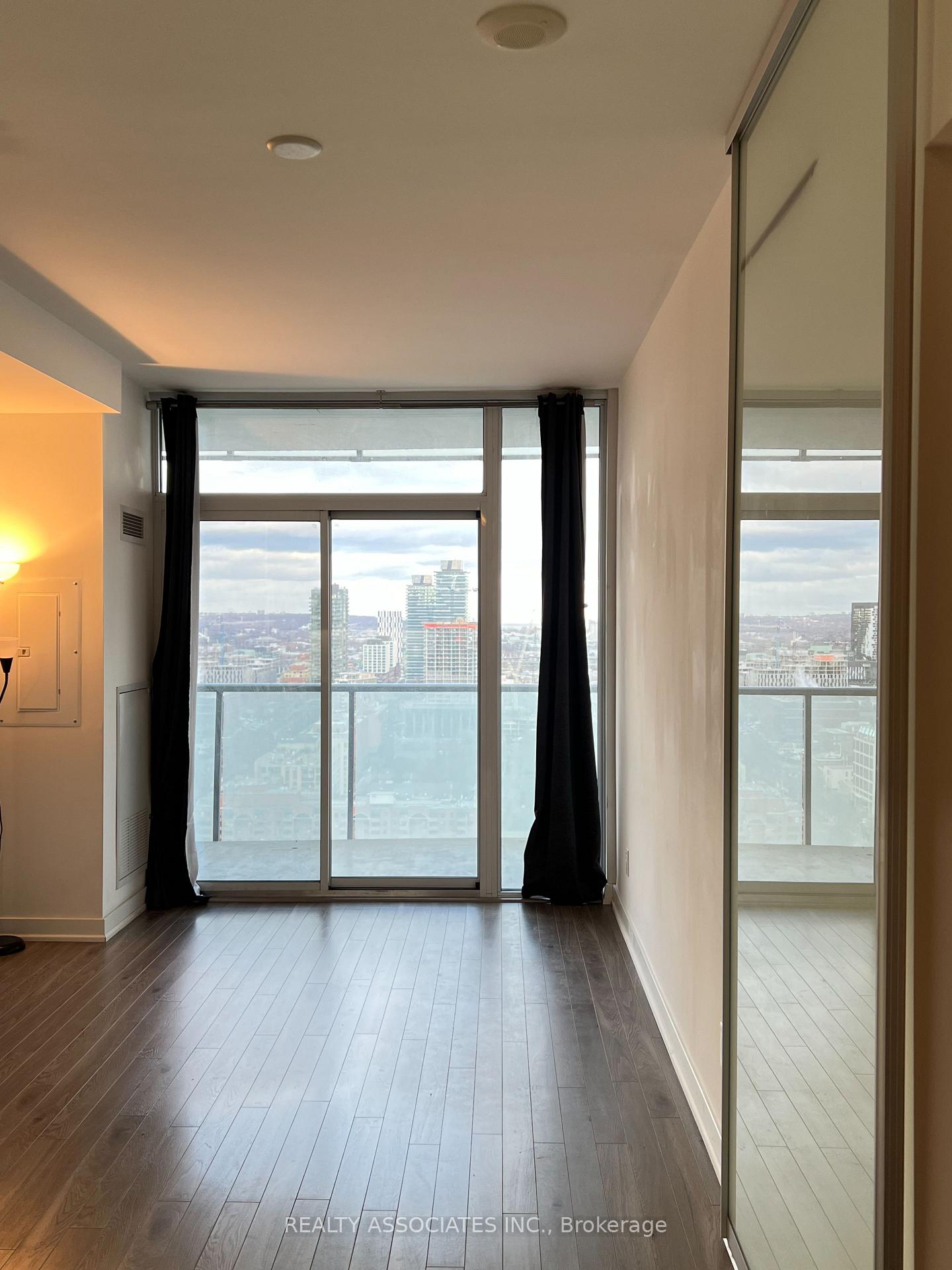 2807 - 1 Market Street, Toronto 4