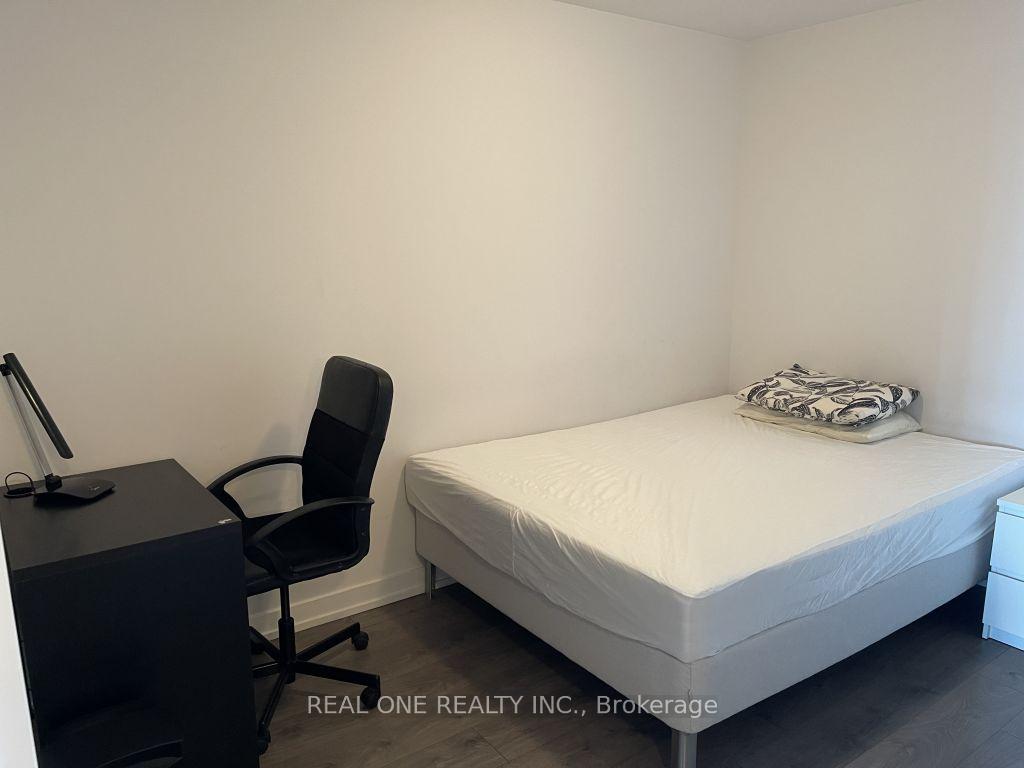 710 - 297 College Street, Toronto 5