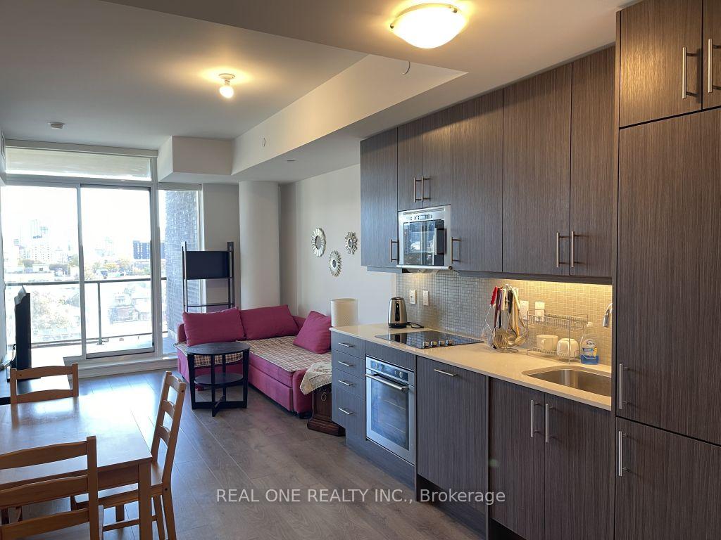 710 - 297 College Street, Toronto 4