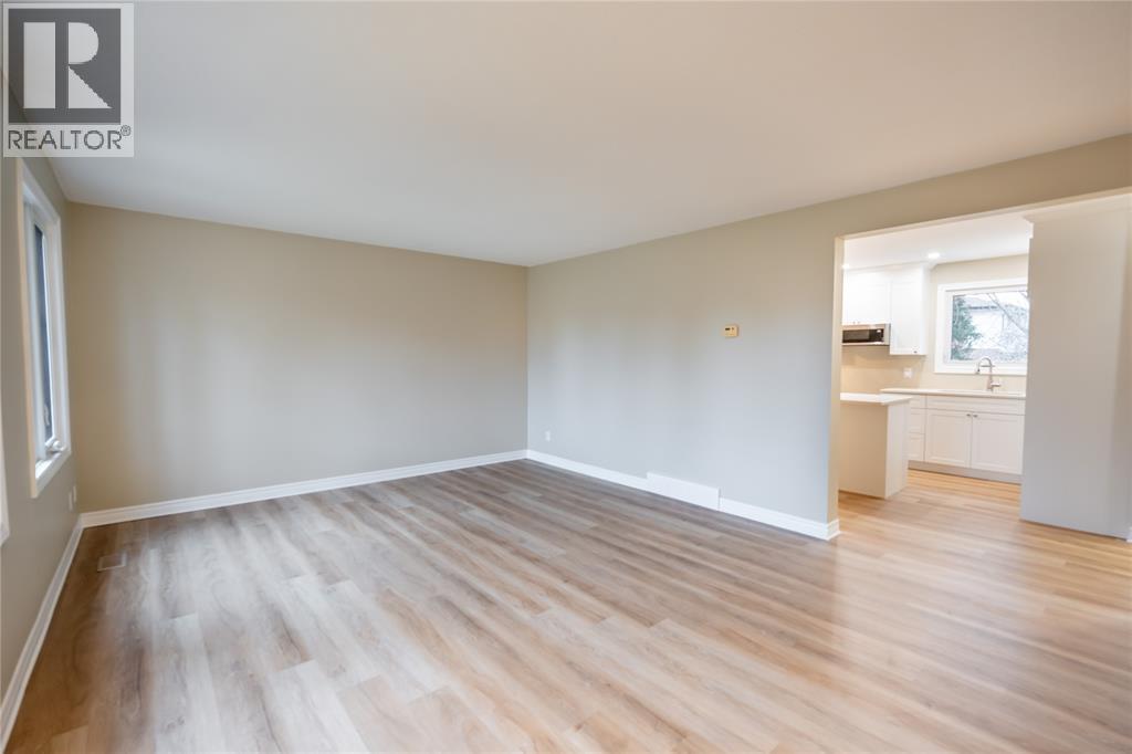 900 EVEREST COURT, Sarnia 3