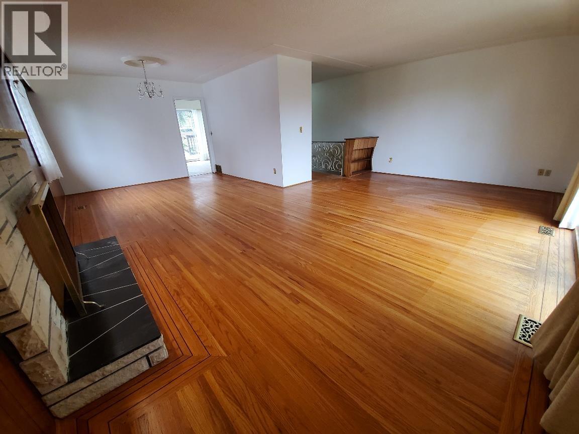 Upper 644 W 14TH STREET, North Vancouver 3