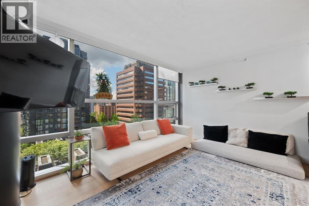70X 1050 BURRARD STREET, Vancouver 4