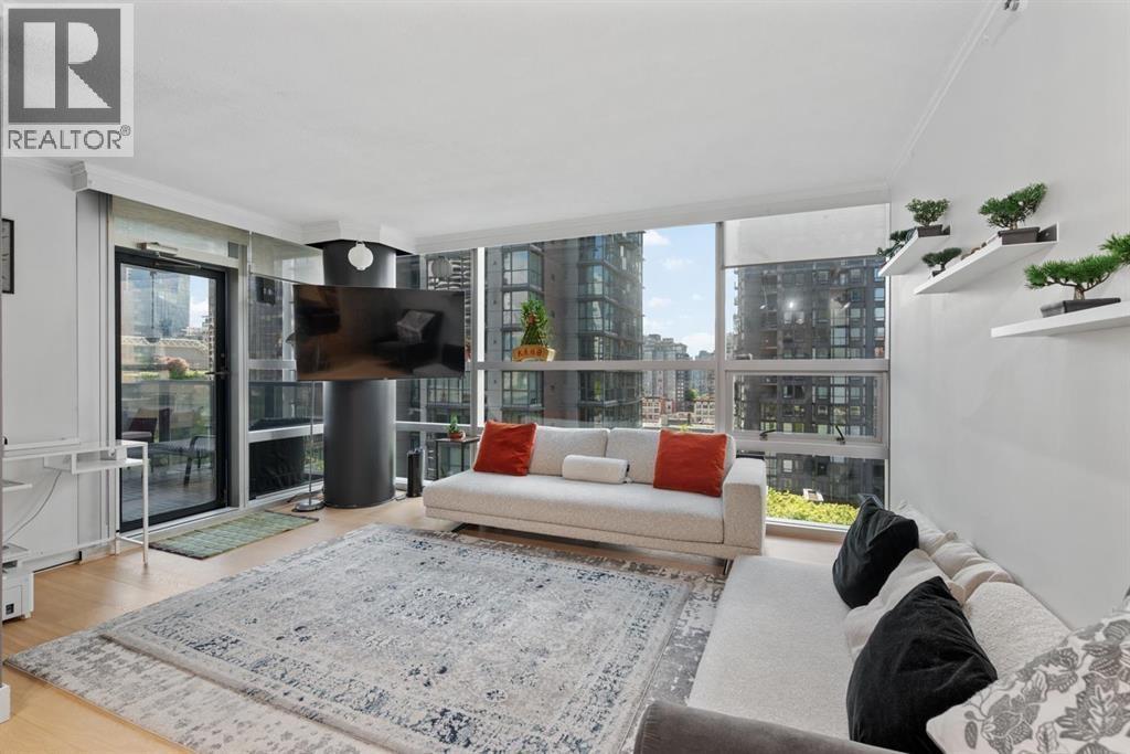 70X 1050 BURRARD STREET, Vancouver 3