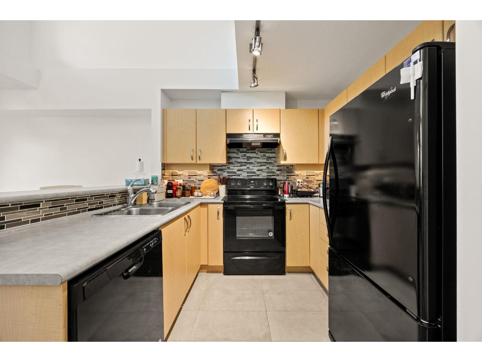 432 10838 CITY PKWY DRIVE, Surrey 4