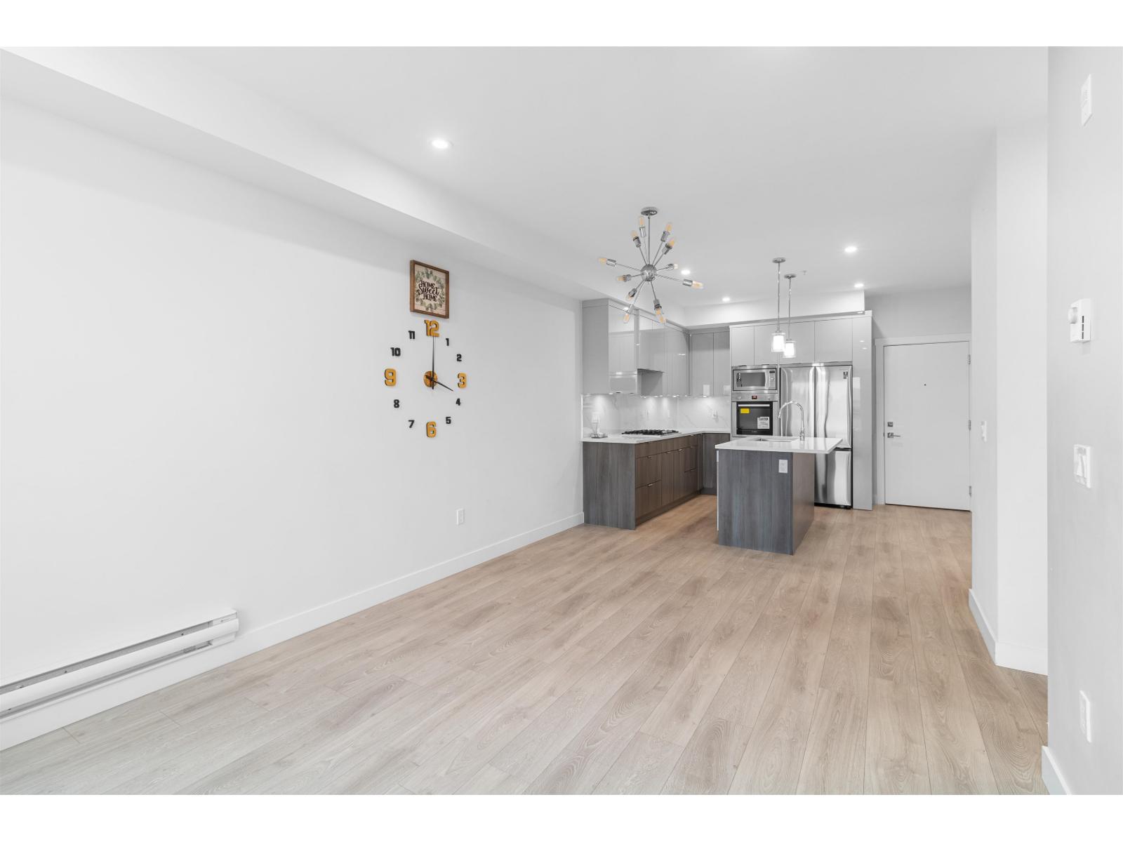4xx 14438 72 AVENUE, Surrey 5