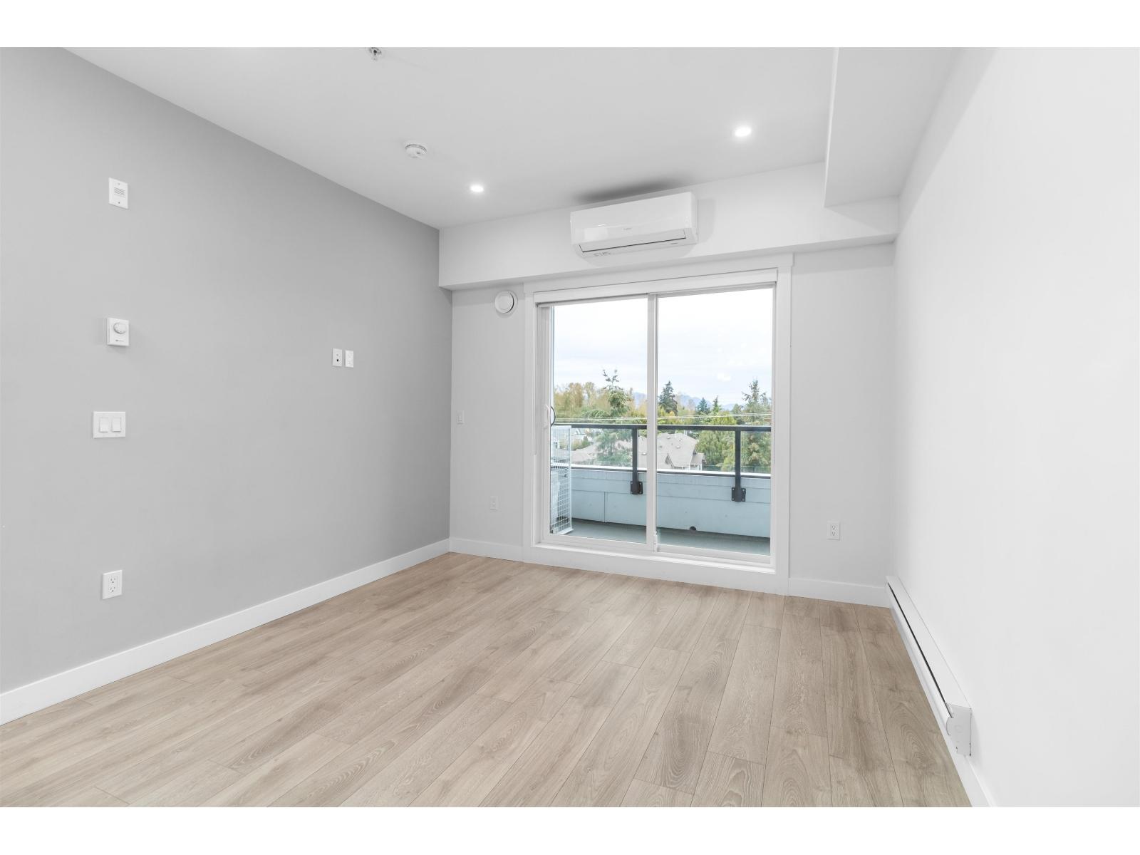 4xx 14438 72 AVENUE, Surrey 2