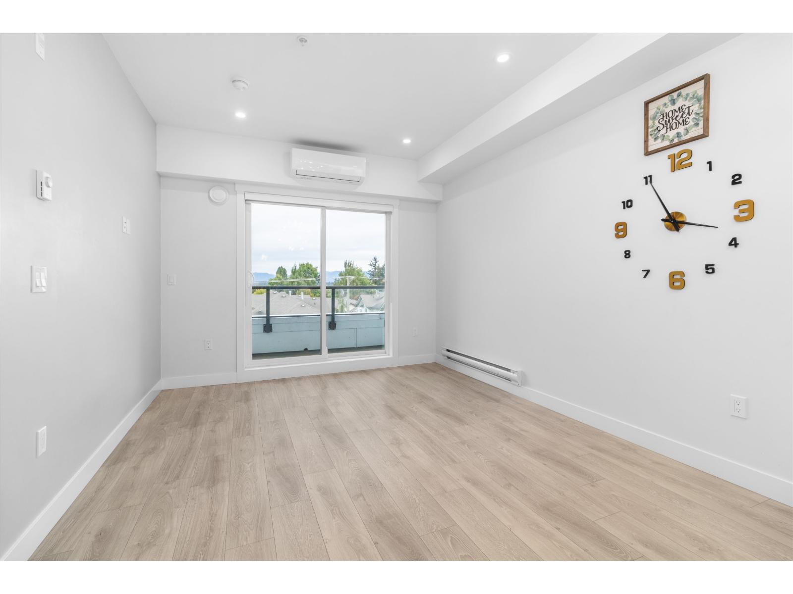4xx 14438 72 AVENUE, Surrey 3