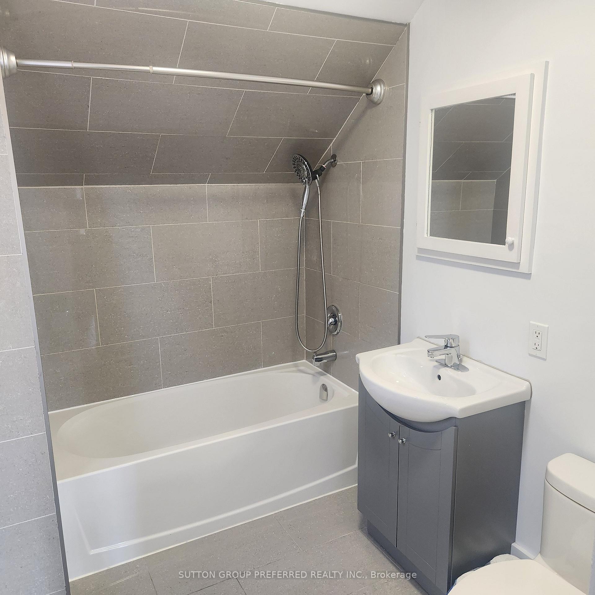 Upper Unit - 312 Wharncliffe Road S, London South 5