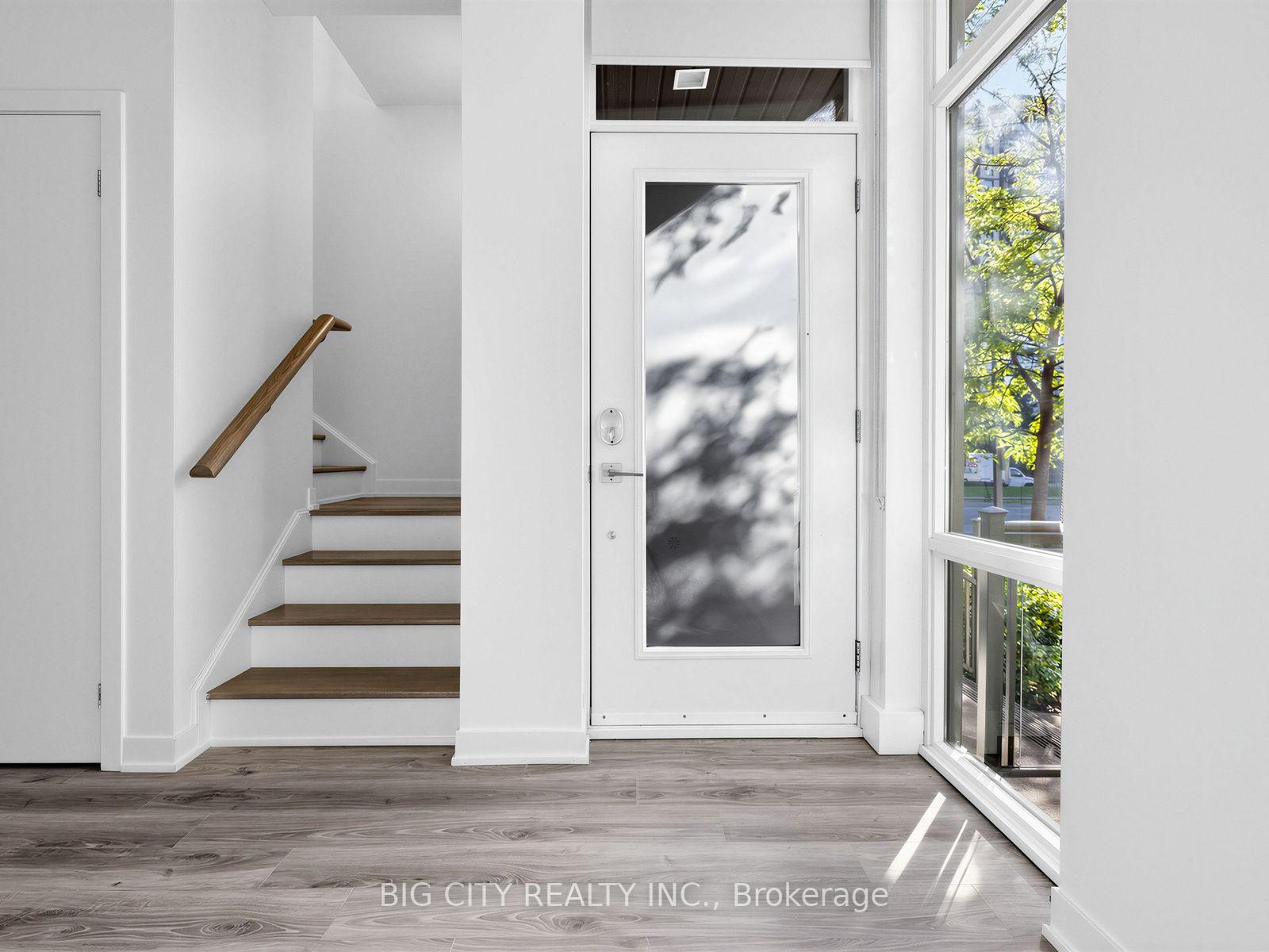 Th04 - 123 Parkway Forest Drive, Toronto 2