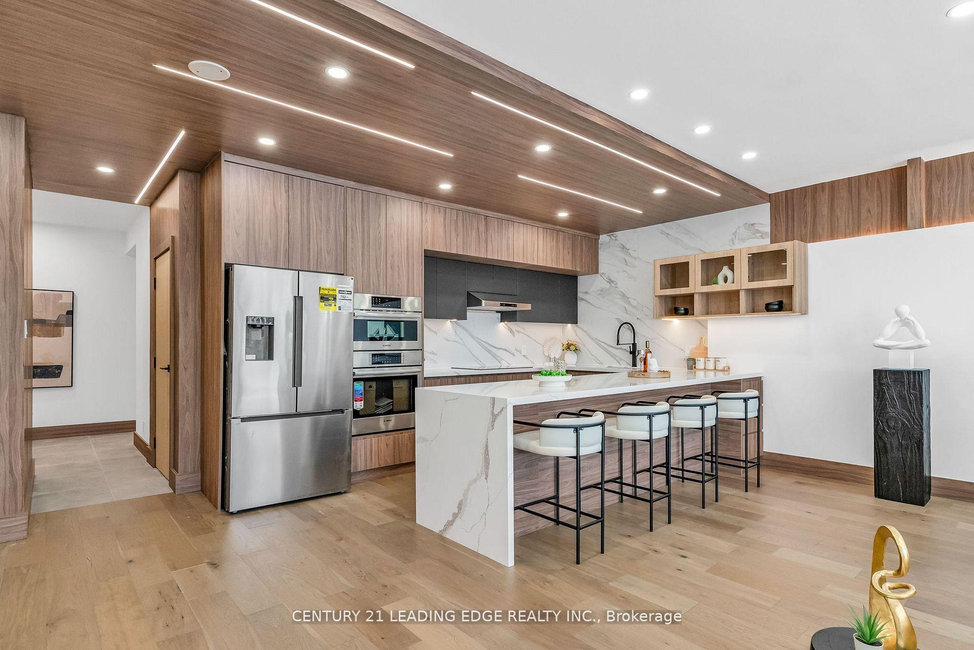 208 - 1 Watergarden Way, Toronto 5