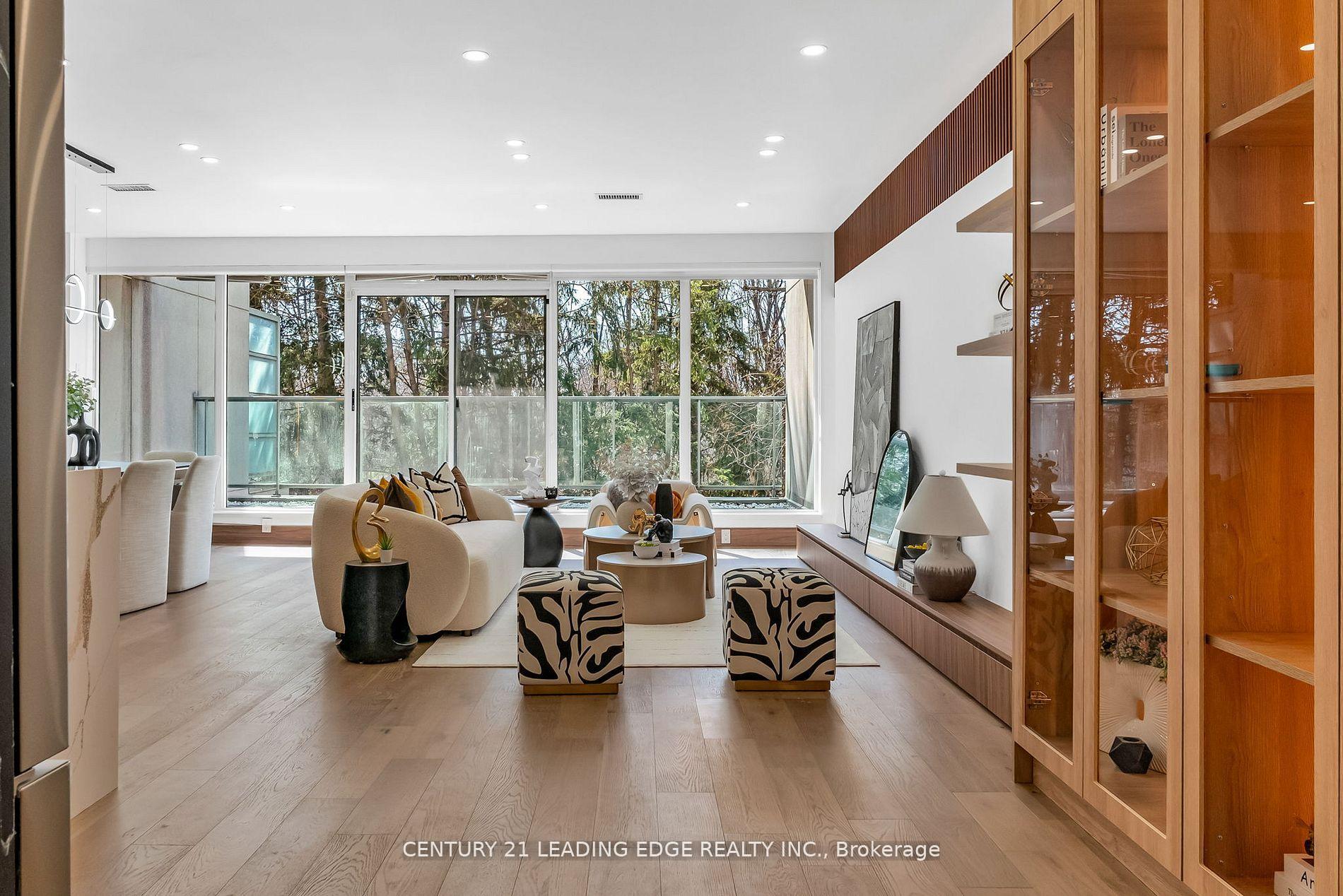 208 - 1 Watergarden Way, Toronto 3