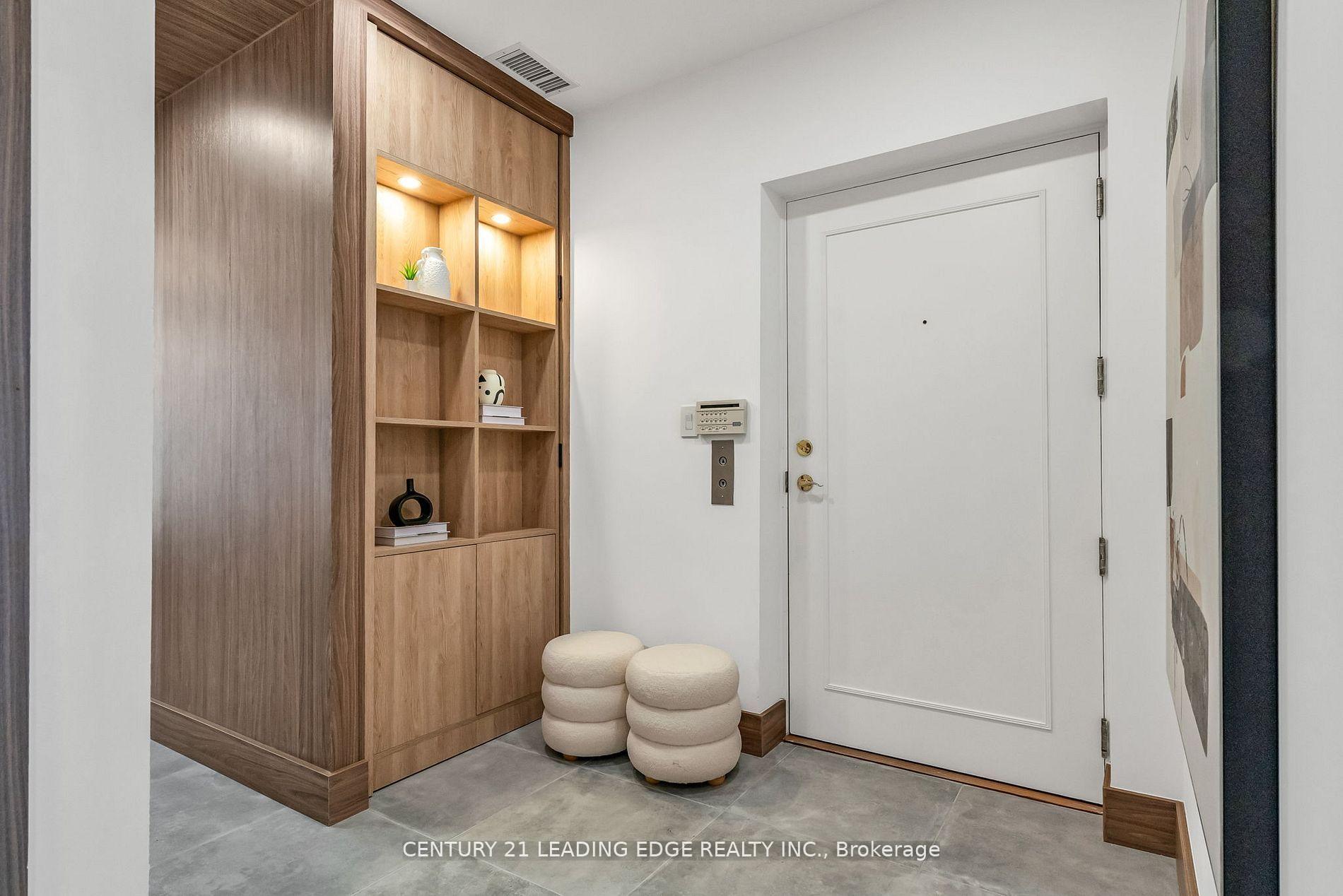 208 - 1 Watergarden Way, Toronto 2