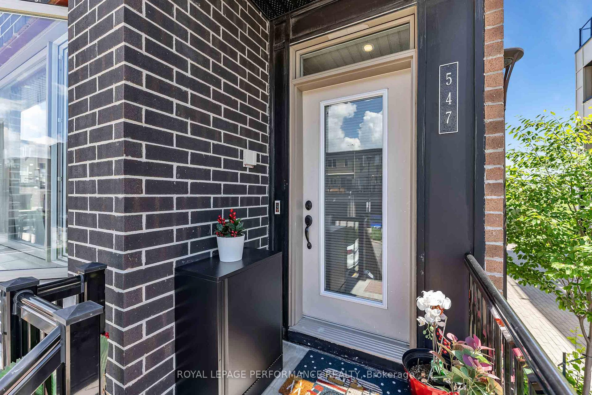 547 Ozawa Private, Ottawa 3