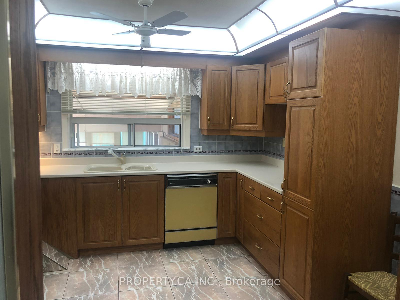 Upper - 113 Westhumber Boulevard, Toronto 5