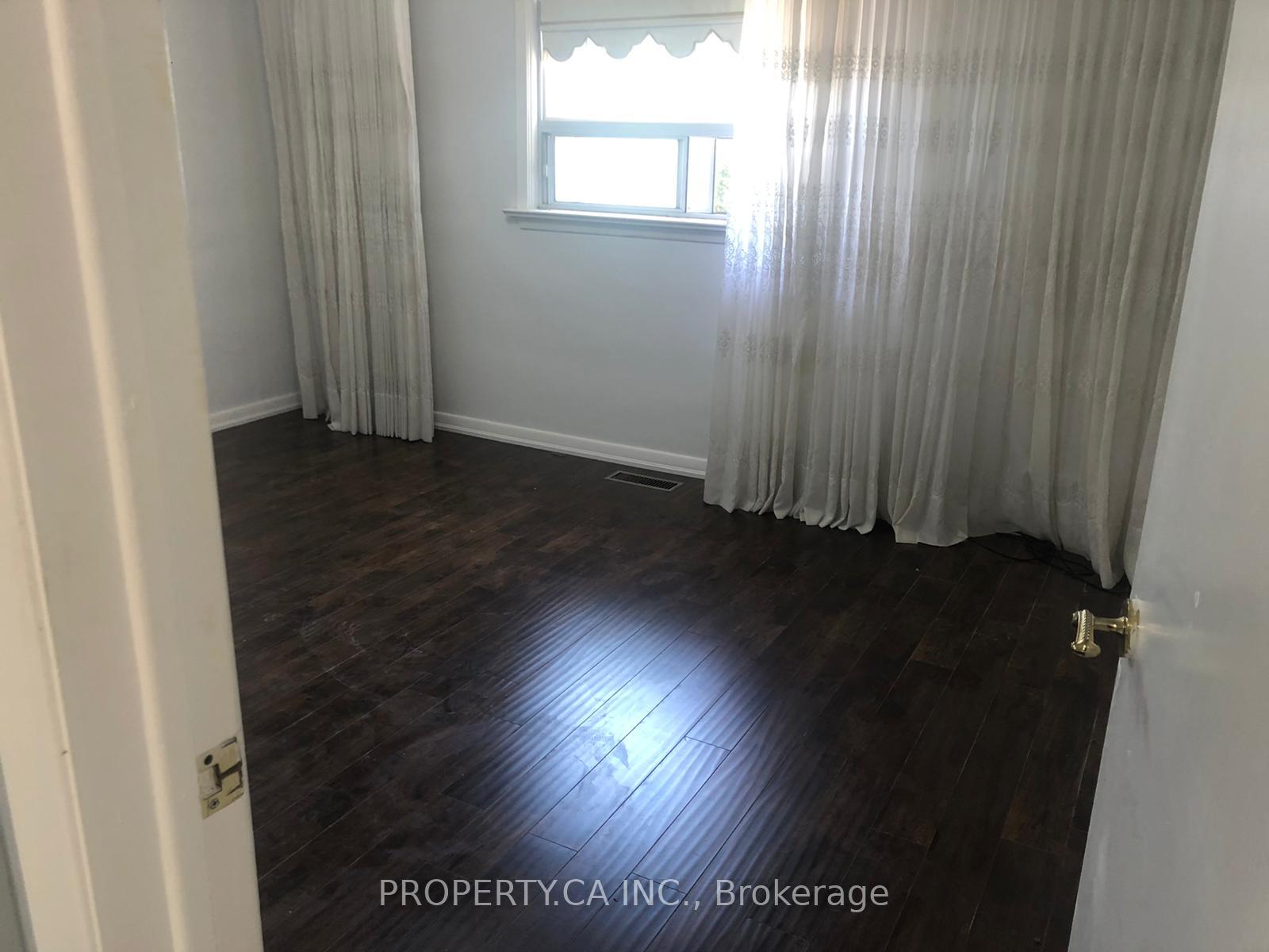 Upper - 113 Westhumber Boulevard, Toronto 4