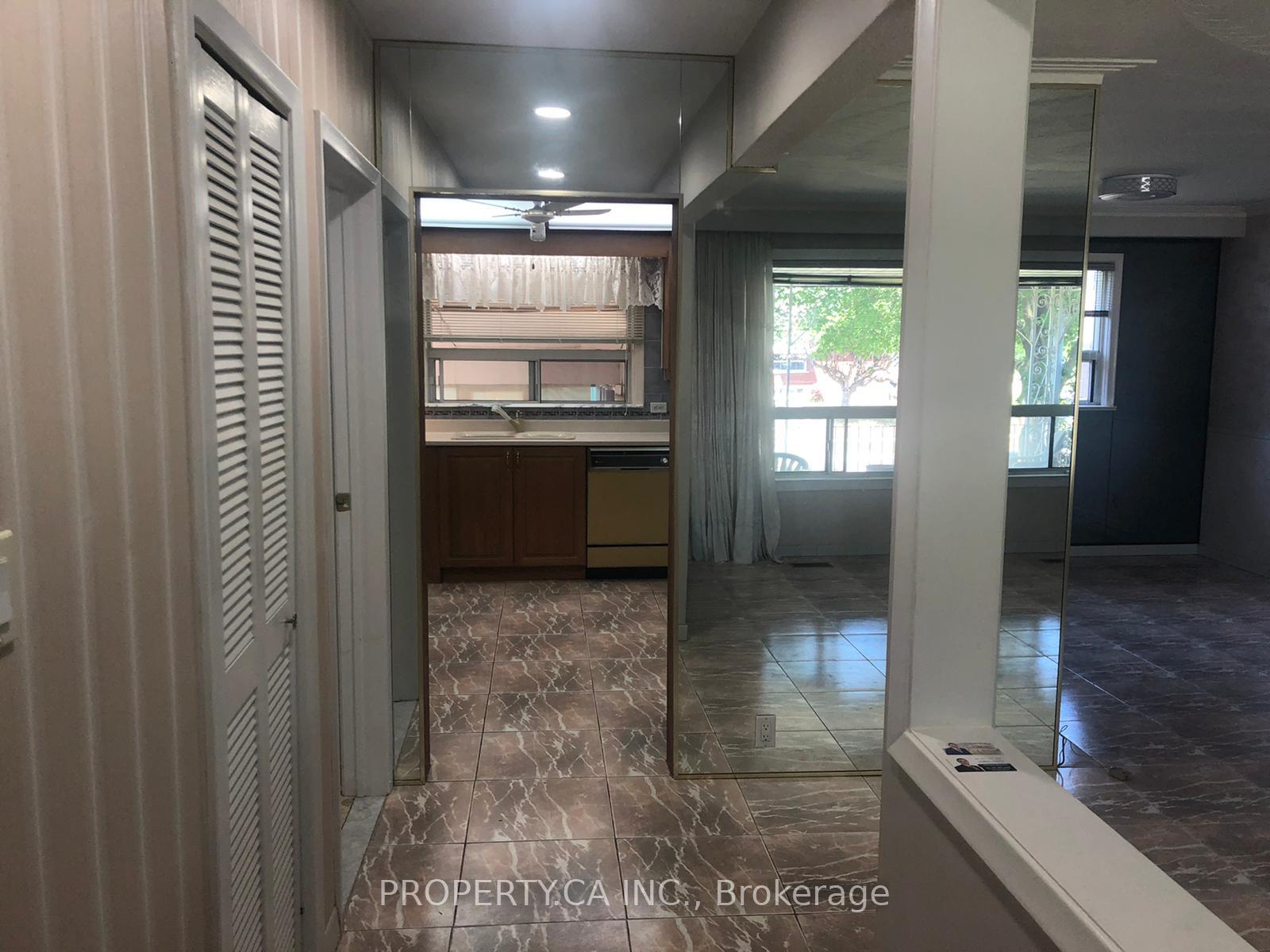 Upper - 113 Westhumber Boulevard, Toronto 2