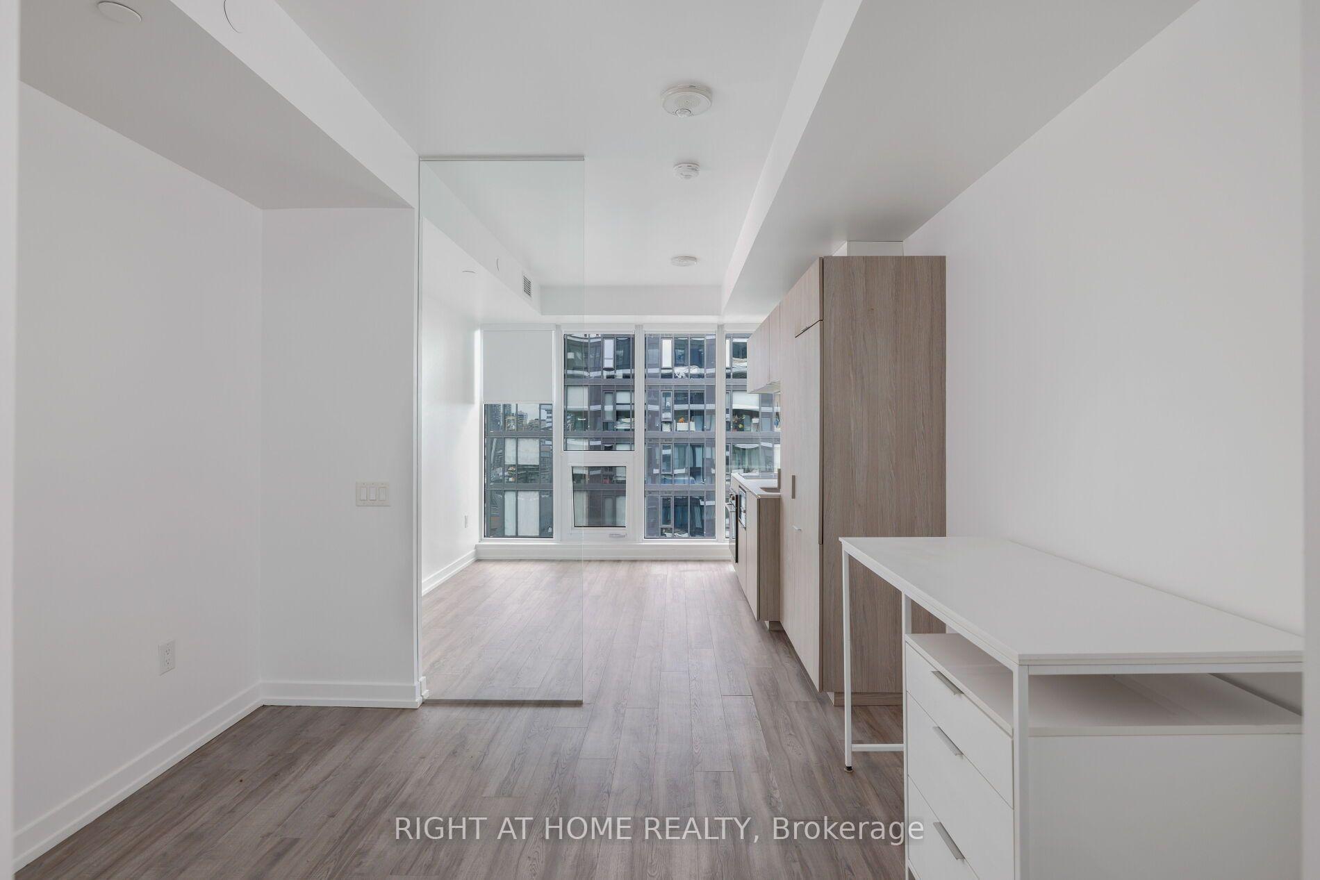 PH09 - 77 Shuter Street, Toronto 4