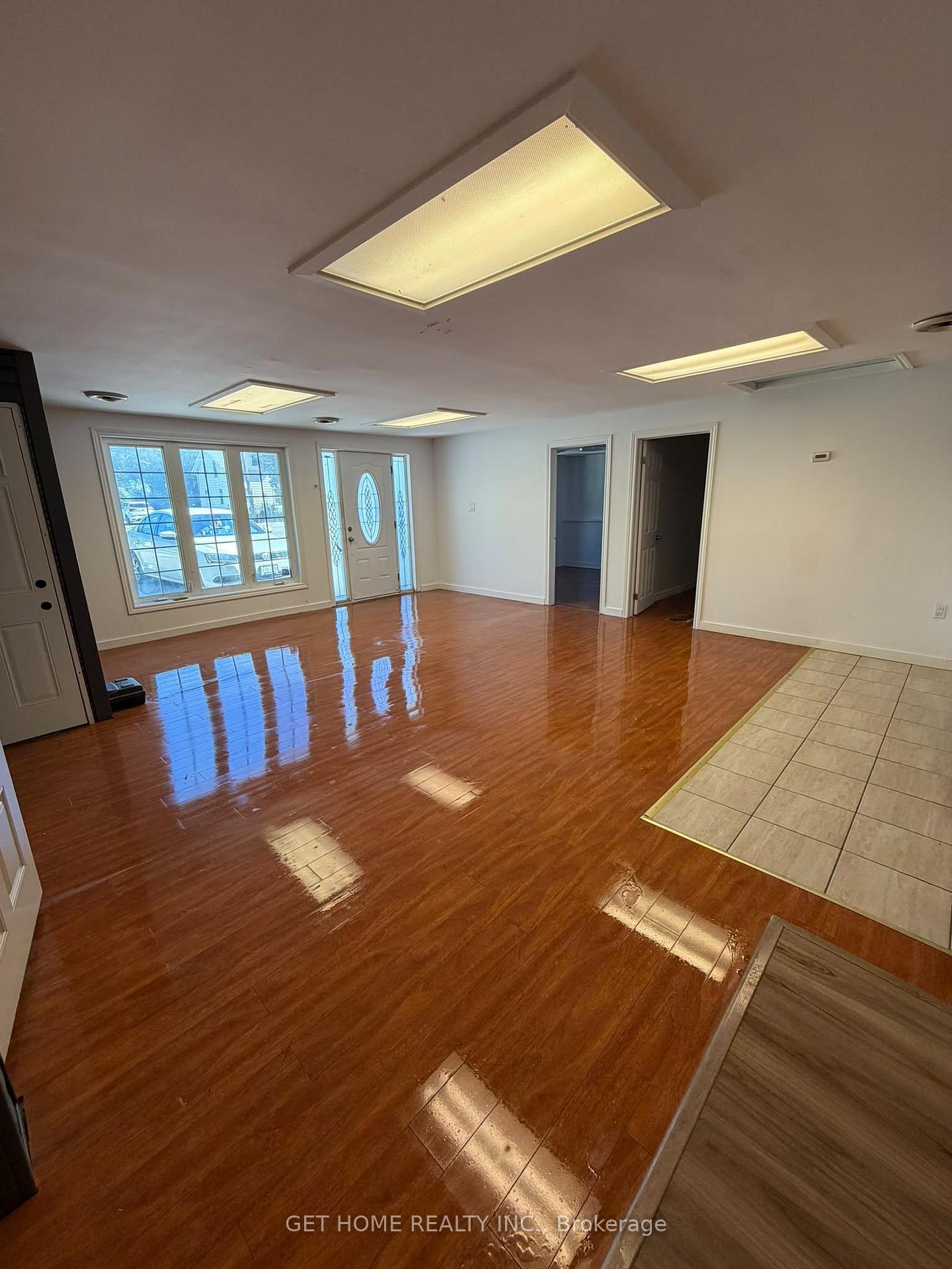 Main - 358 The Queensway S, Georgina 4