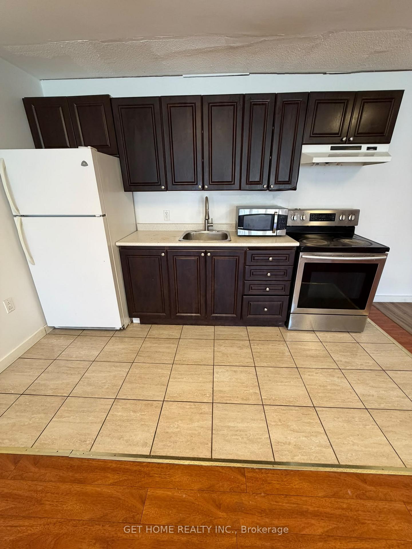 Main - 358 The Queensway S, Georgina 3