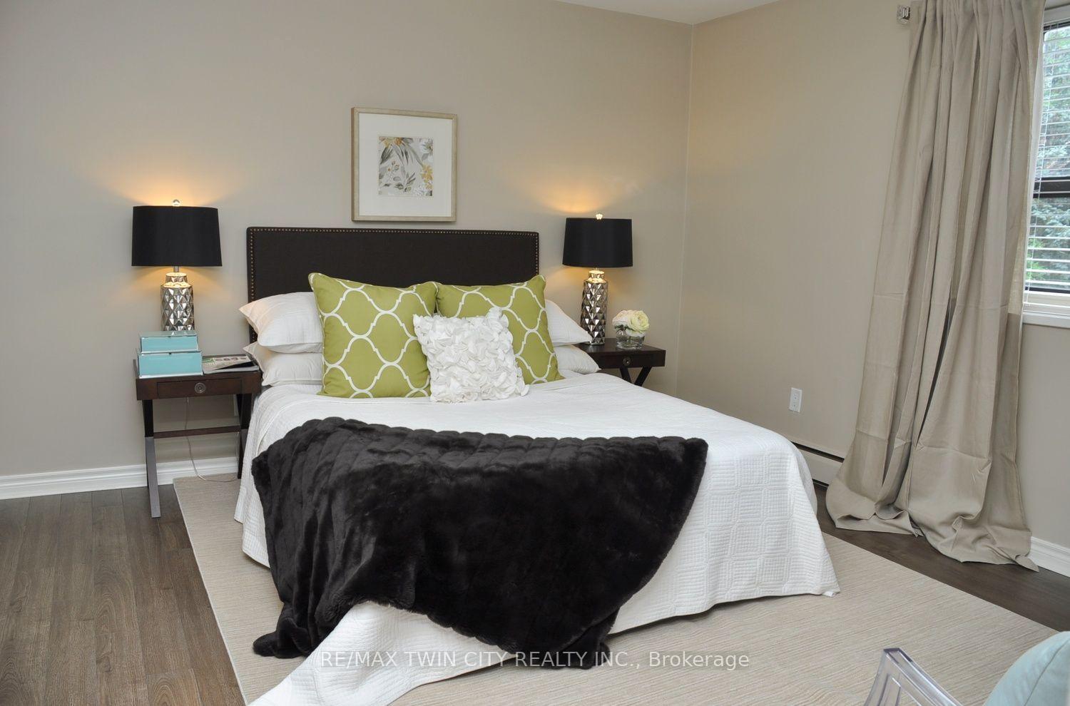303 - 200 Charlton Avenue E, Hamilton 5