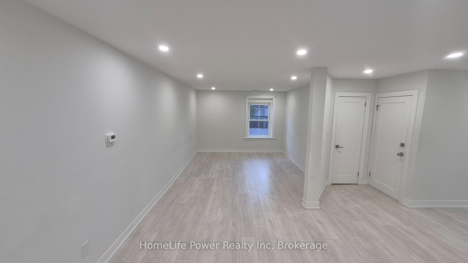 2U - 35 Wellington Street, Brantford 3