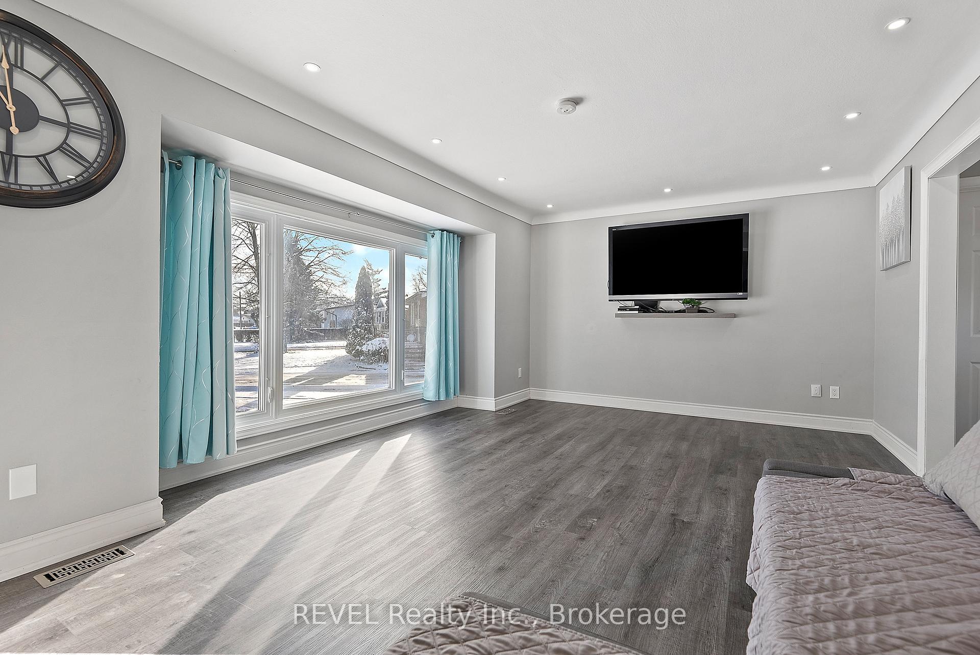 Upper Unit - 8327 Parkway Drive, Niagara Falls 5