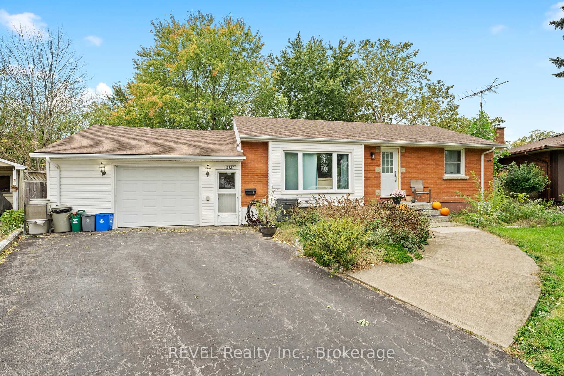 Upper Unit - 8327 Parkway Drive, Niagara Falls 3
